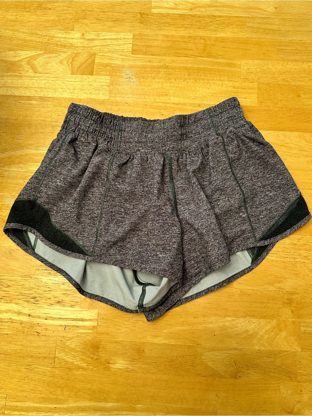 Lululemon hotty hot shorts size 4